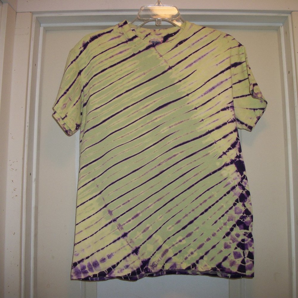 BOHO HIPPIE RETRO TYEDYE LIME GREEN PURPLE TEE M